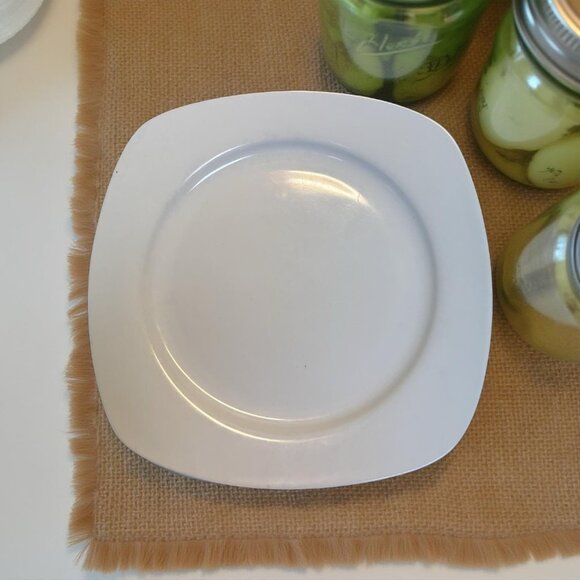 Royal Worcester Neo-Classic White Dinner Plates 10” – Set of 4 – Fine Porcelain - Picture 3 of 4